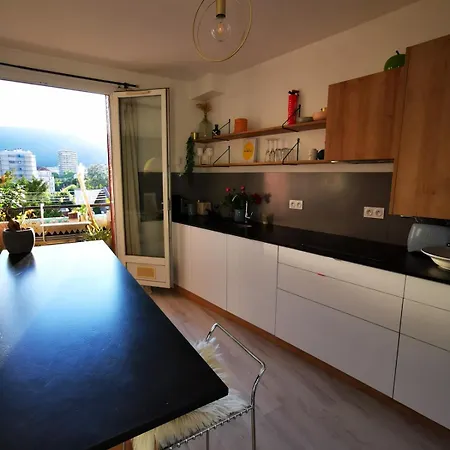 Lumineux - Vue Montagnes - Tram 3 Minutes Apartment *