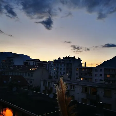 Appartement Lumineux - Vue Montagnes - Tram 3 Minutes *